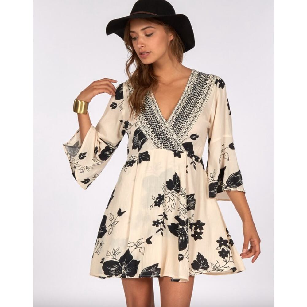 Billabong Women's Divine Dress Boho‎ Chic Size Small Black Cream V-Neck